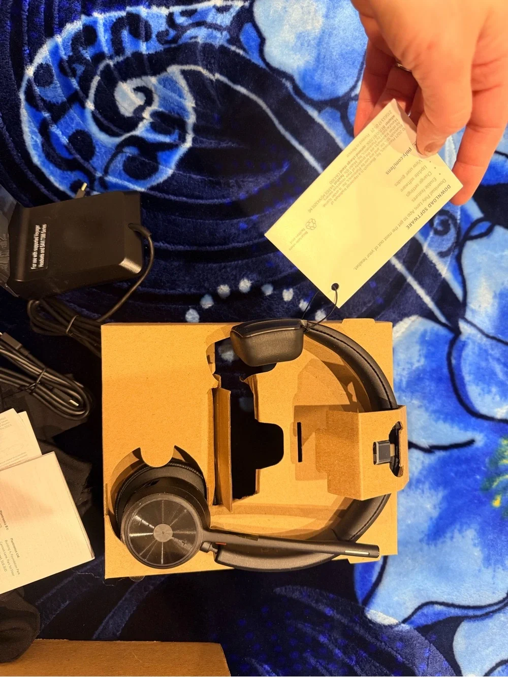 Black Over-Ear VR Headset with Integrated Headphones
